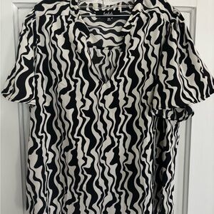 Trendy Black and White Patterned Top